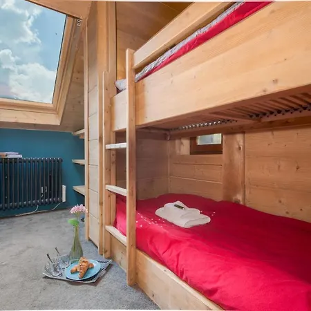 Appartamento Sleeps 8 *
