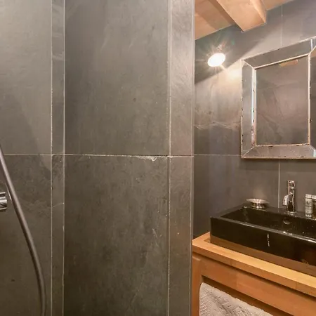 Appartamento Sleeps 8 *
