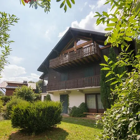 Appartamento Sleeps 8